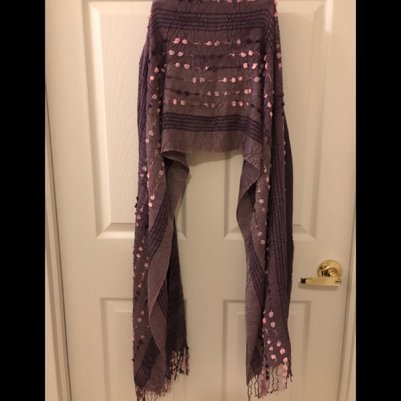Bohemian Wrap/Scarf (Pom-Pom trims & tassels) - Picture 3 of 12